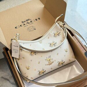 New Coach Zip Top Shoulder Bag With Heart Print